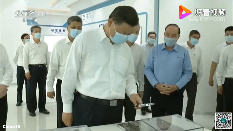 习近平参观三环集团展厅(图2)